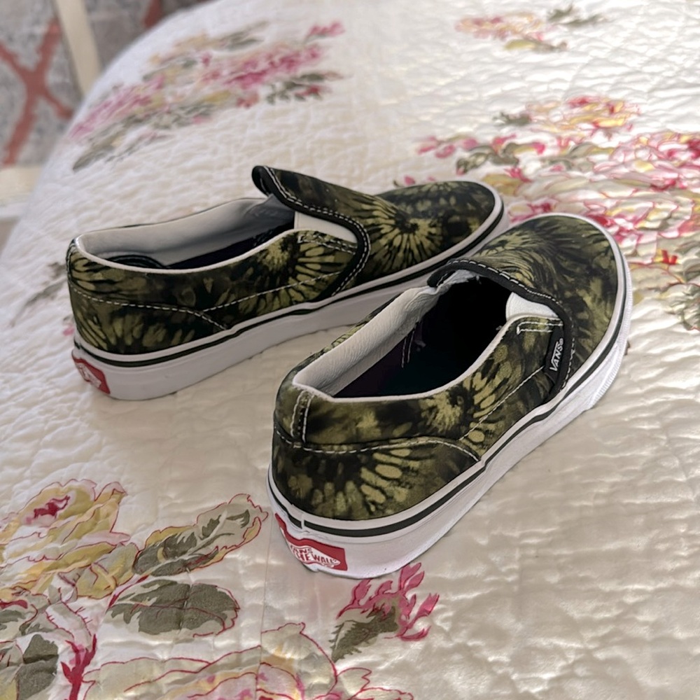 [BRAND NEW, NEVER WORN!] Vans Green and Purple Tie-Dye Kids Shoes Size 2.0 KIDS
